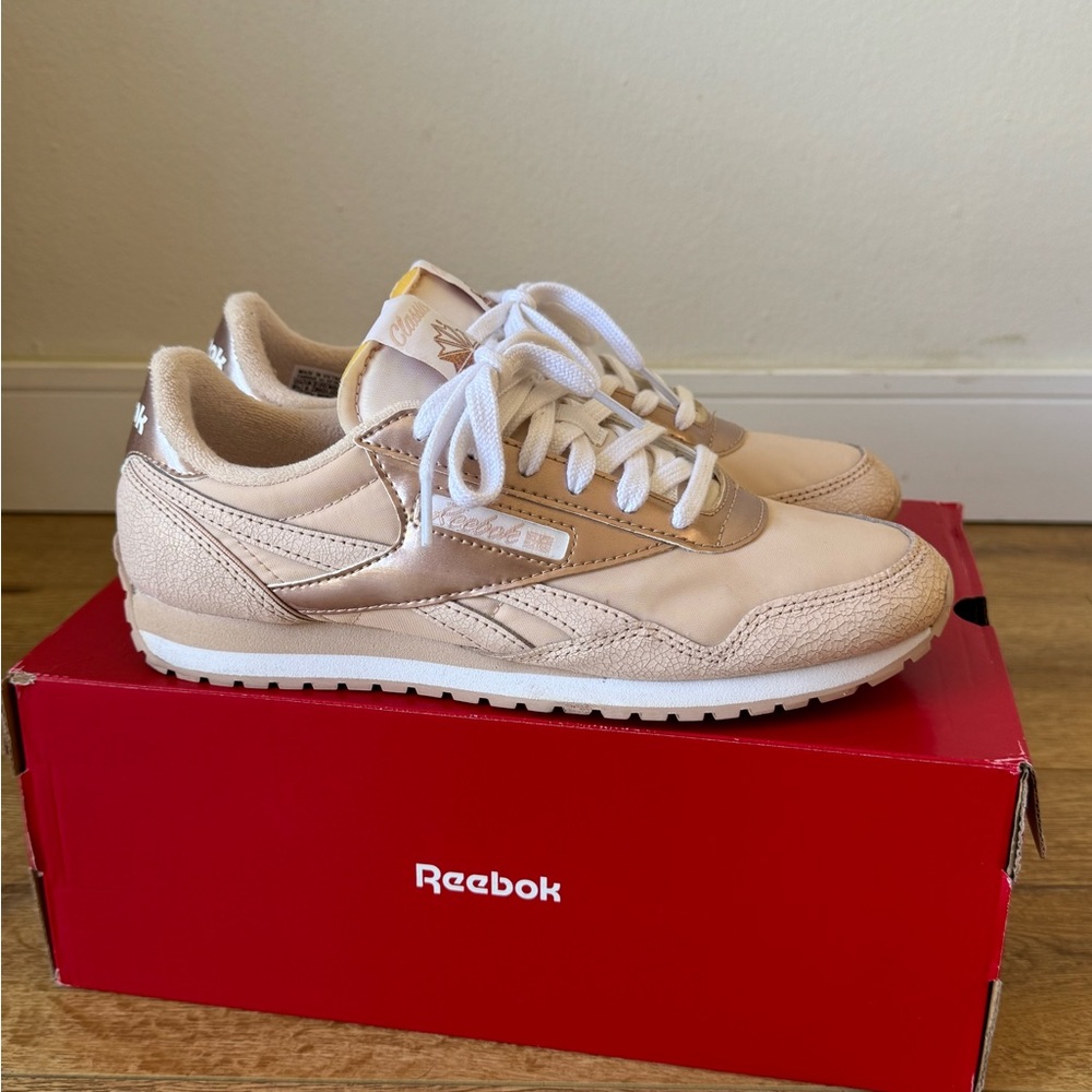 Reebok cream and Rose Gold Classic AZ Sneakers size 8.5